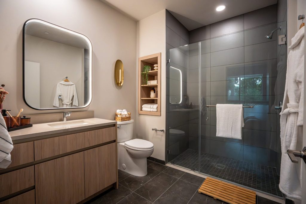 B2: Primary Bath