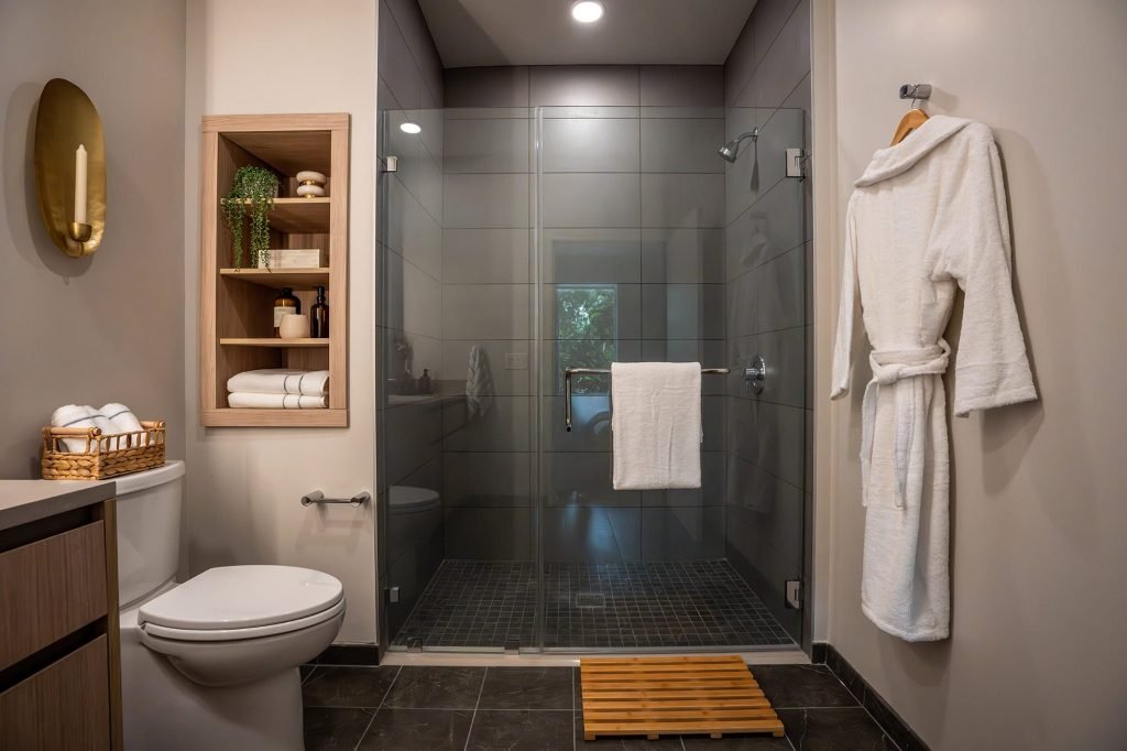B2: Primary Bath