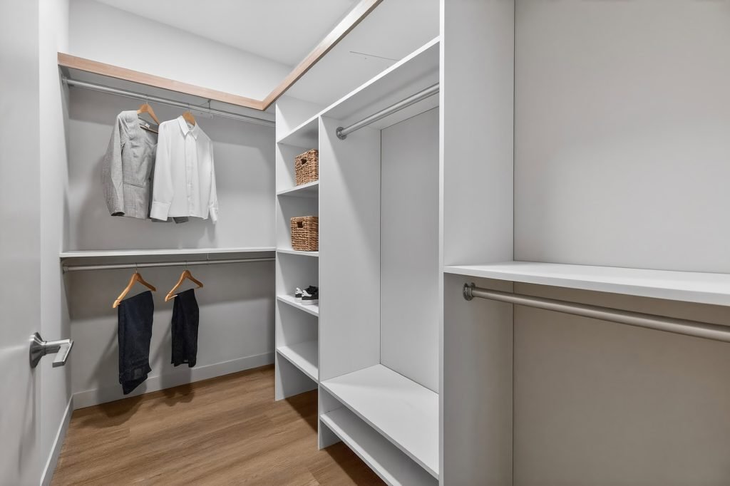 B2: Large Closet