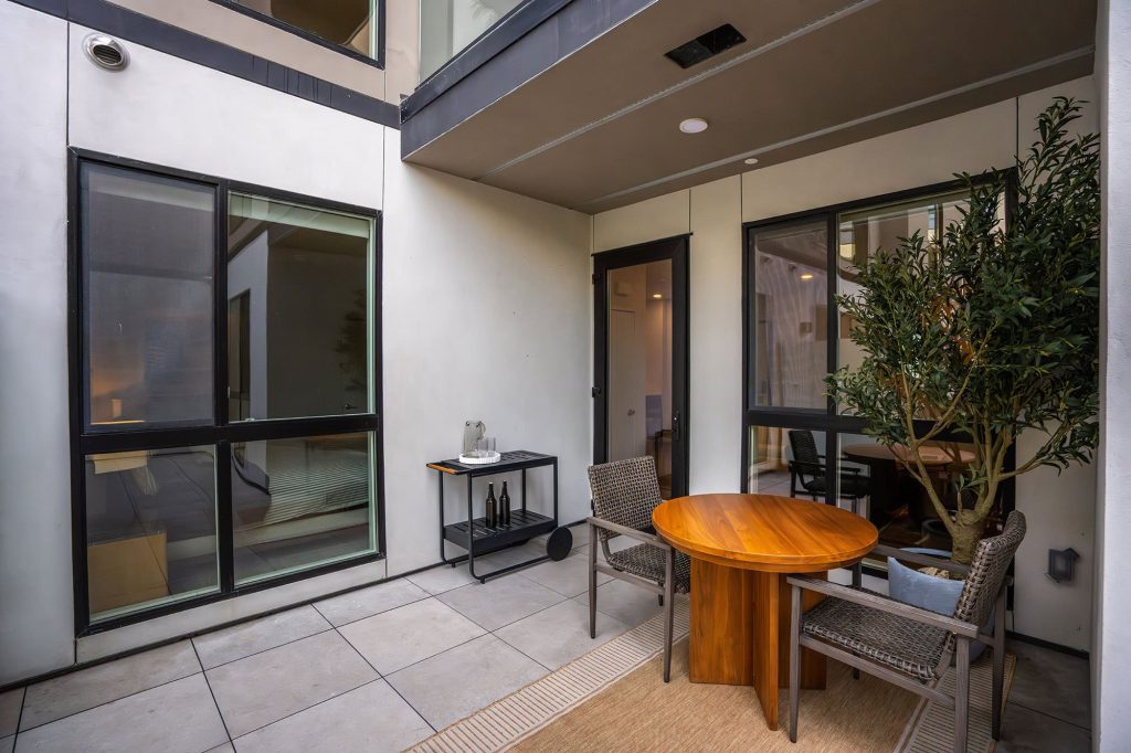 B2: Patio