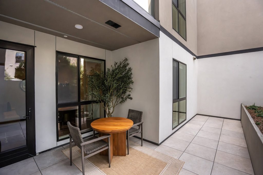 B2: Patio
